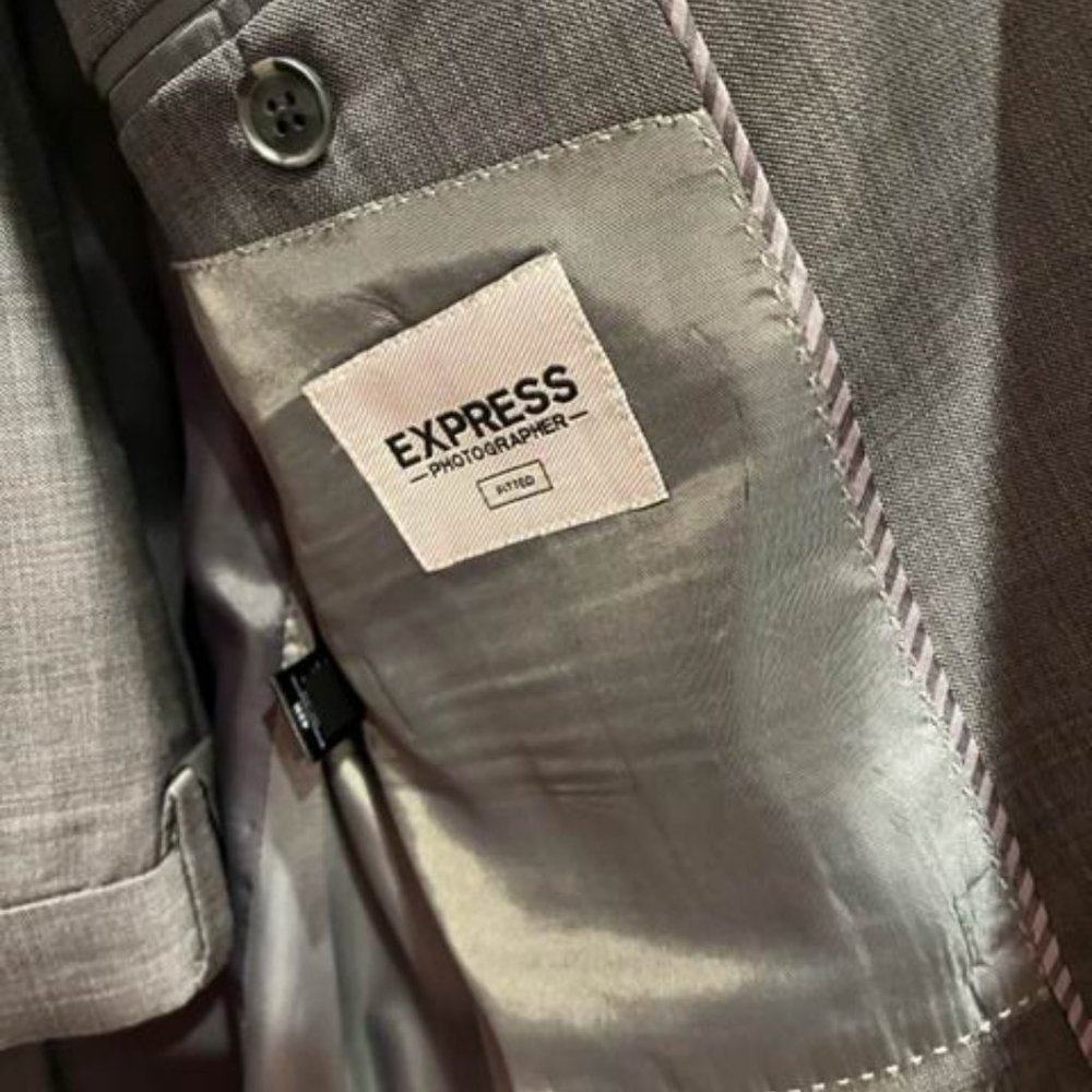 Express Suit - Picture 4 of 5